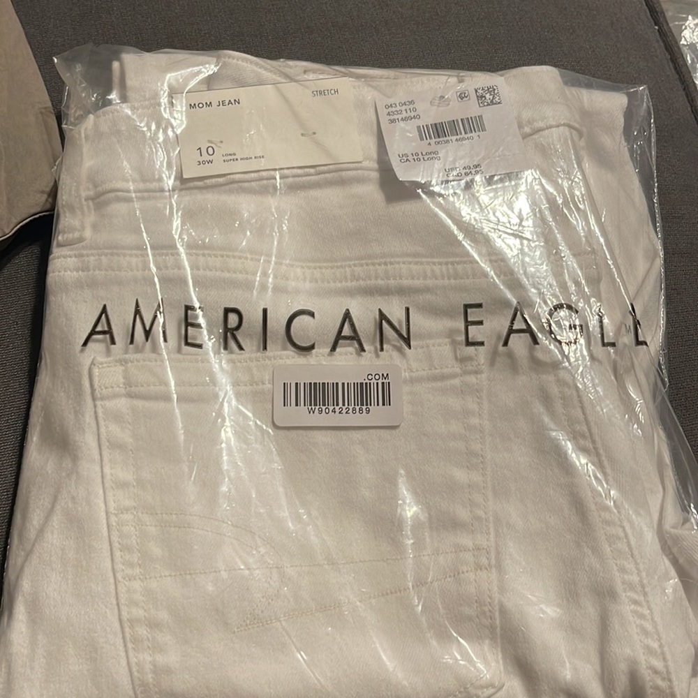 American Eagle Outfitters White Stretch Mom Jeans - Picture 6 of 6